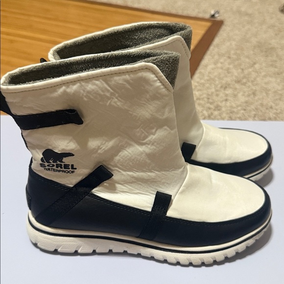 Sorel Women's Black and White Winter Boots - Picture 3 of 6